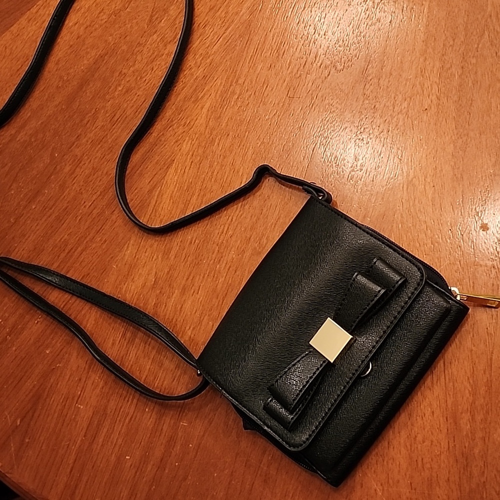 Merona vegan bow crossbody NEW!!!